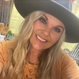 Meet your Posher, Tina